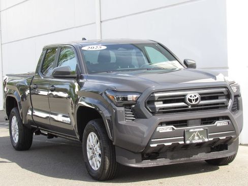 Certified 2025 Toyota Tacoma SR5 AWD/4WD image 2
