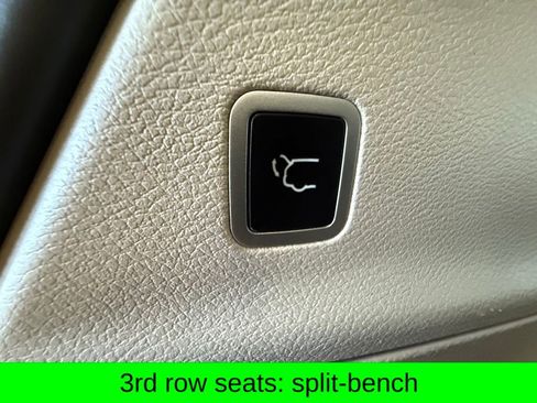 Used 2024 Chrysler Pacifica Touring-L image 17