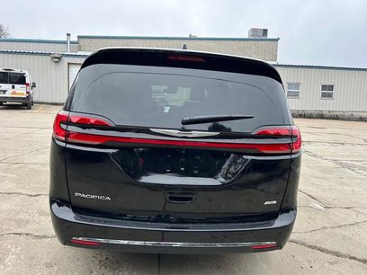 New 2026 Chrysler Pacifica Select