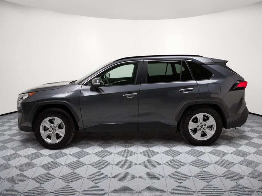 Used 2021 Toyota RAV4 XLE FWD image 2