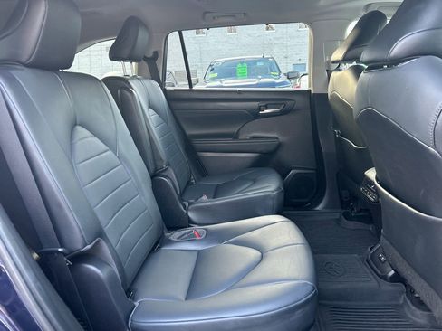 Used 2021 Toyota Highlander XLE image 27