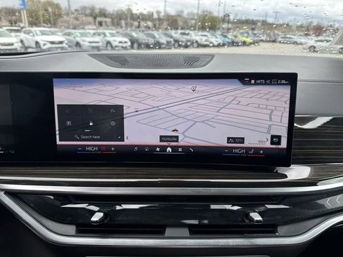 Used 2025 BMW X5 xDrive50e image 16