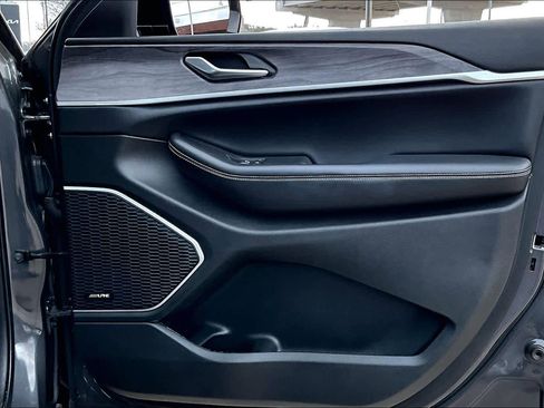 Used 2022 Jeep Grand Cherokee Limited image 23