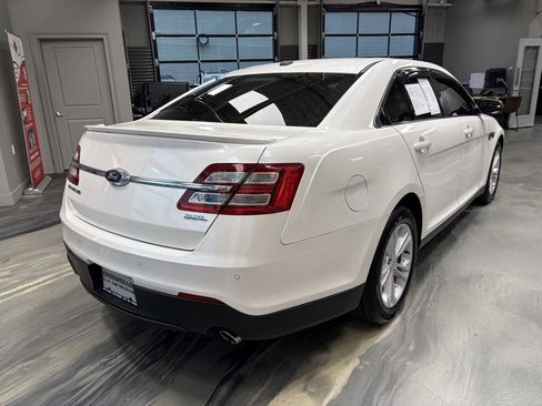 Used 2018 Ford Taurus SEL image 28