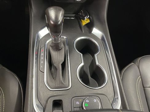 Used 2022 Chevrolet Traverse LT image 20