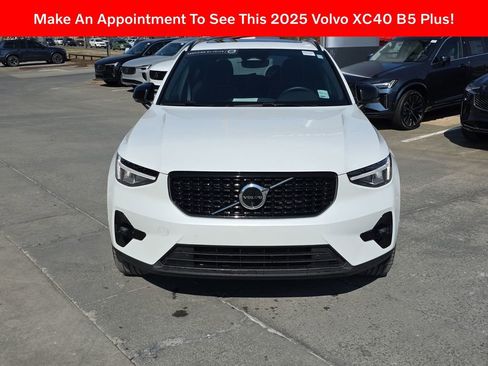 Certified 2025 Volvo XC40 B5 Plus image 2