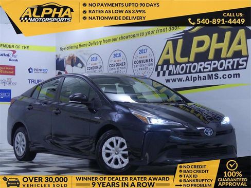 Used 2022 Toyota Prius LE image 1