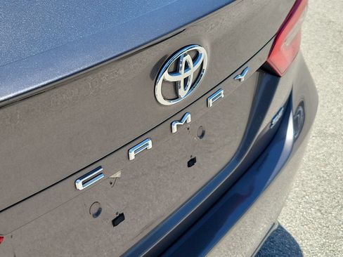 Used 2020 Toyota Camry SE FWD image 6