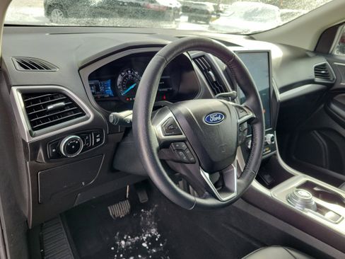 Used 2024 Ford Edge SEL w/ Convenience Package image 9