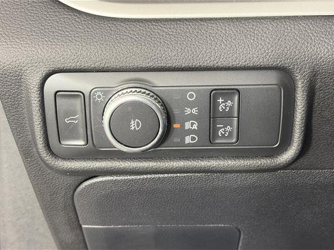 Used 2021 Ford Explorer XLT w/ Equipment Group 202A image 30