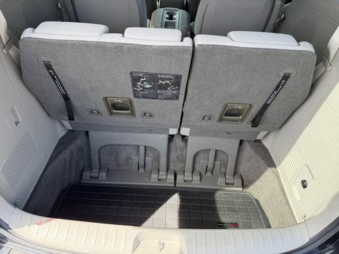 Used 2019 Kia Sedona LX FWD image 25