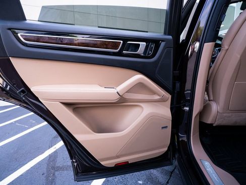 Used 2023 Porsche Cayenne Platinum Edition AWD/4WD image 43