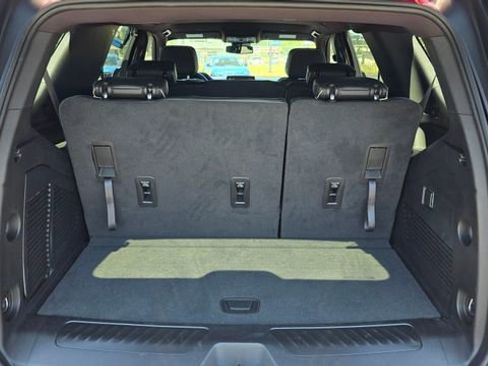 Used 2023 GMC Yukon SLT image 13