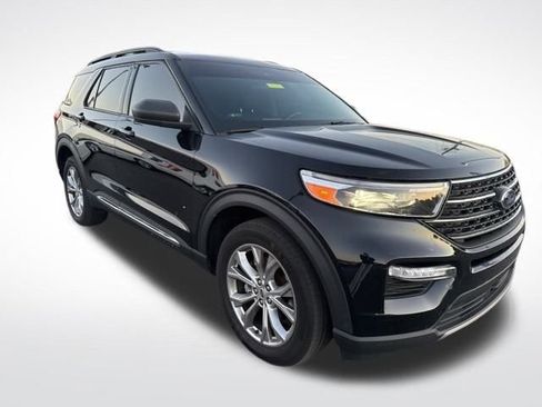 Used 2022 Ford Explorer XLT w/ Equipment Group 202A image 10