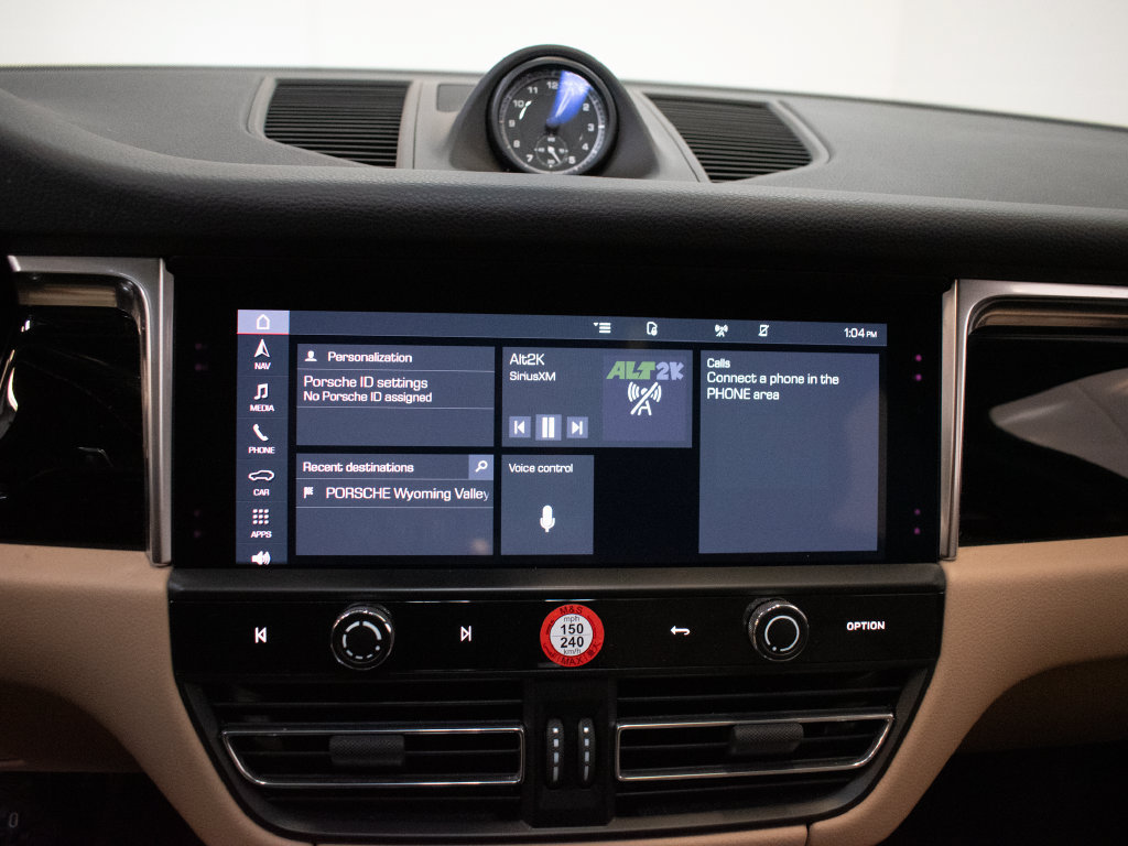 Certified 2023 Porsche Macan AWD/4WD image 28