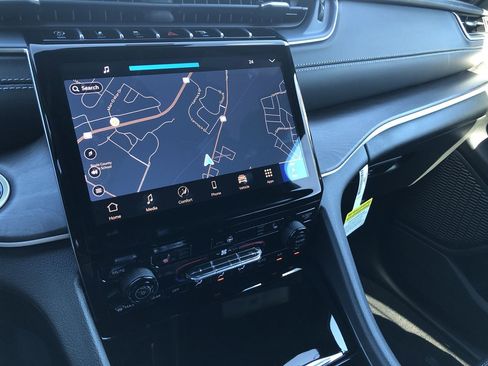 New 2025 Jeep Grand Cherokee Limited w/ Black Appearance Package image 30