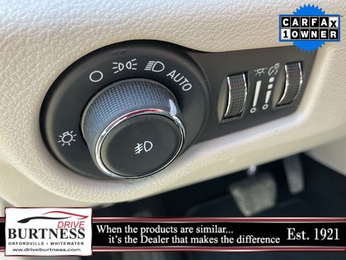 Used 2024 Chrysler Pacifica Touring-L image 28