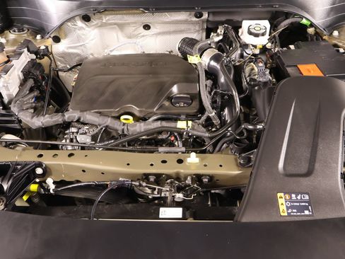 Used 2024 Chevrolet Trax LS w/ LS Convenience Package FWD image 19