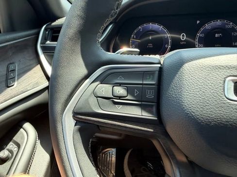 Used 2024 Jeep Grand Cherokee L Limited AWD/4WD image 20