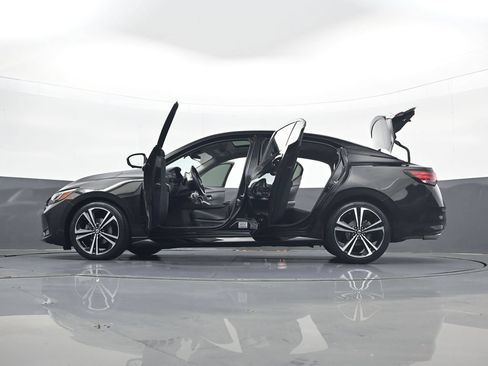 Used 2023 Nissan Sentra SR w/ SR Premium Package FWD image 35