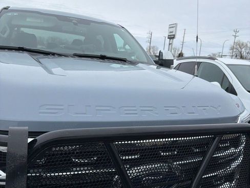 Used 2025 Ford F350 Lariat w/ Chrome Package image 10