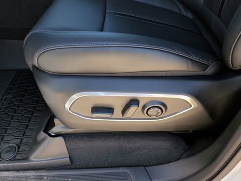 New 2026 Jeep Grand Wagoneer L Limited AWD/4WD image 14