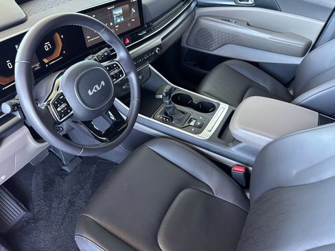 Used 2026 Kia Carnival FWD image 4