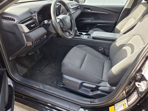 Used 2025 Toyota Camry LE FWD image 4