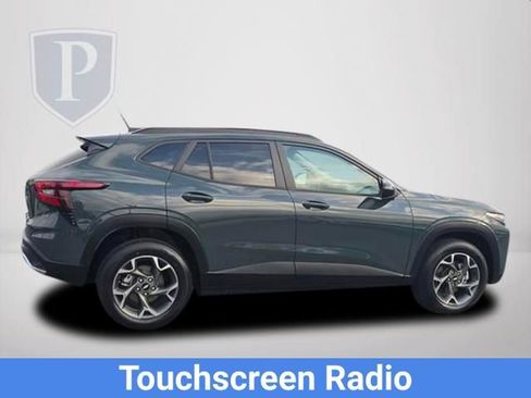 Certified 2025 Chevrolet Trax LT image 4