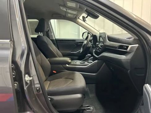 Used 2023 Toyota Highlander L AWD/4WD image 19