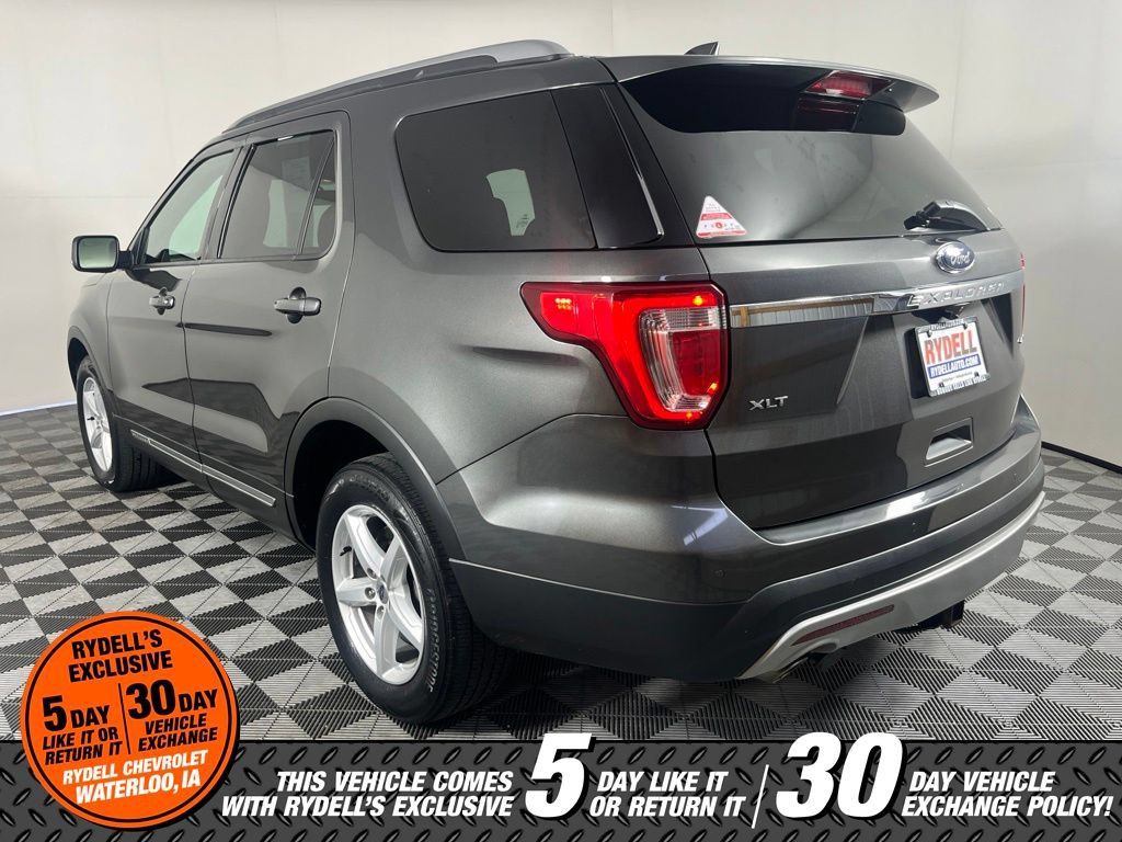 Used 2017 Ford Explorer XLT w/ Equipment Group 202A AWD/4WD image 8