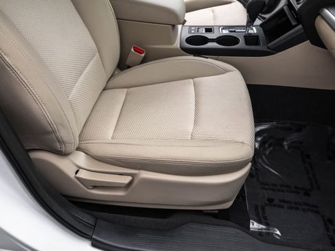 Used 2017 Subaru Outback 2.5i Premium image 41