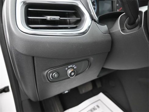 Used 2018 Chevrolet Equinox LS image 16