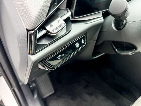 New 2025 Kia Niro EX image 17