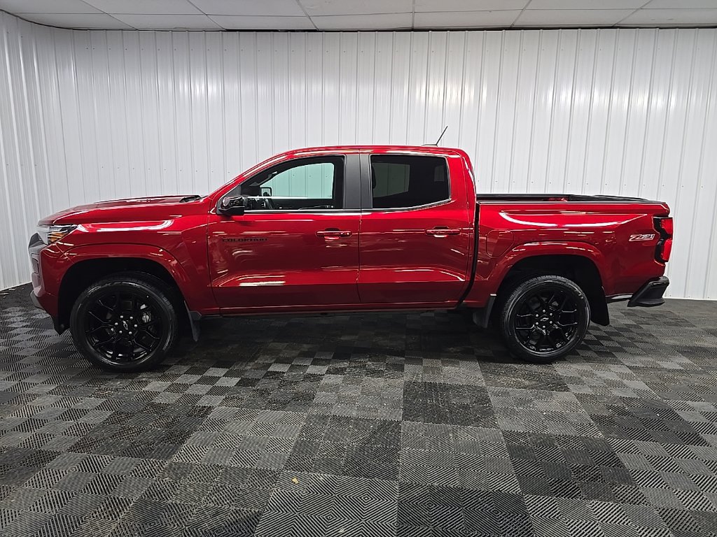 Used 2024 Chevrolet Colorado Z71 w/ LPO, Dark Essentials Package AWD/4WD image 5