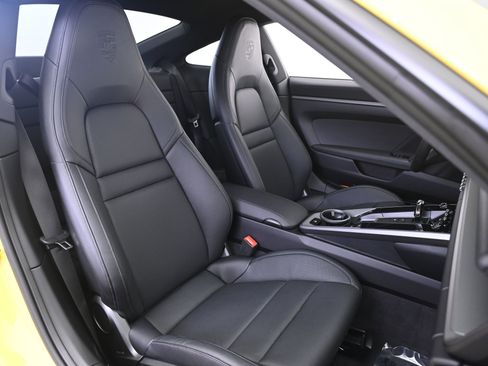 Used 2024 Porsche 911 Carrera image 20
