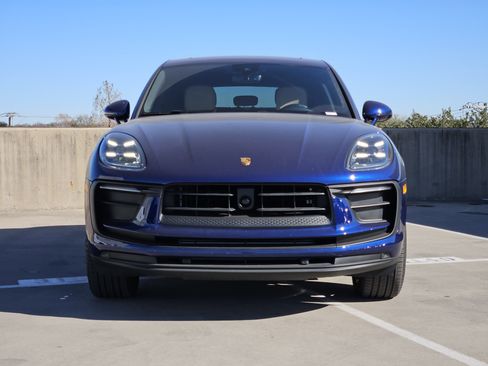 Certified 2025 Porsche Macan image 11