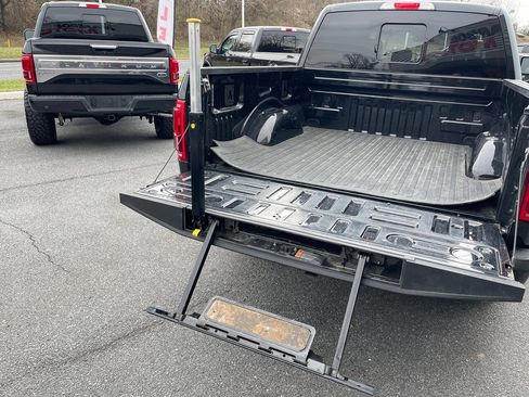 Used 2015 Ford F150 Platinum w/ Equipment Group 701A Luxury image 7