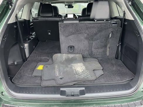 Used 2024 Toyota Highlander XLE image 49