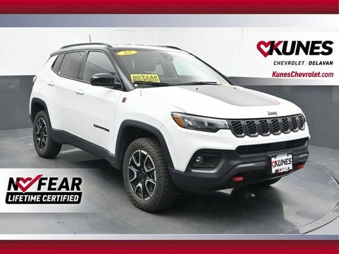Used 2025 Jeep Compass Trailhawk AWD/4WD image 1