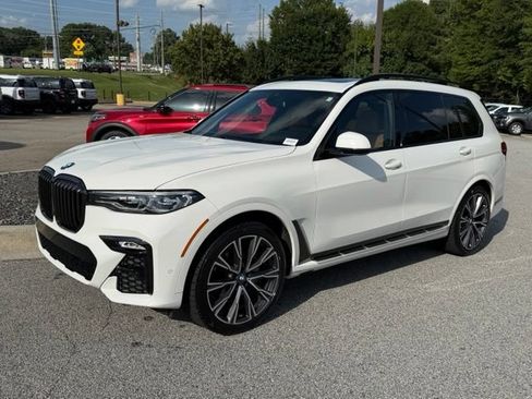 Used 2021 BMW X7 xDrive40i w/ M Sport Package AWD/4WD image 4