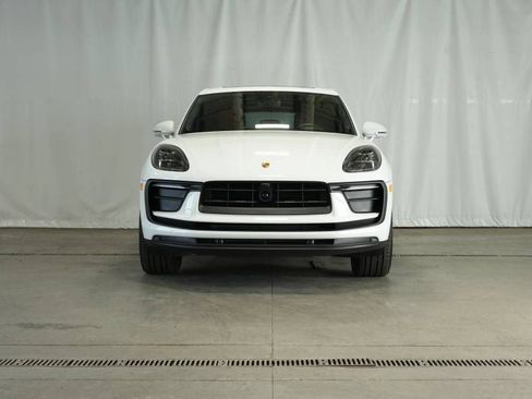 Certified 2025 Porsche Macan AWD/4WD image 10