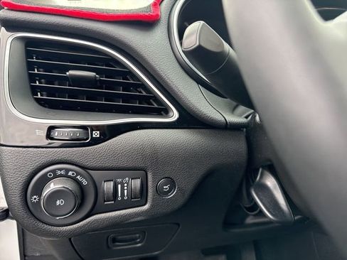 Used 2023 Jeep Cherokee Altitude Lux image 25