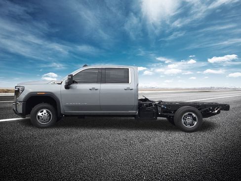 New 2026 GMC Sierra 3500 SLE w/ SLE Convenience Package image 16