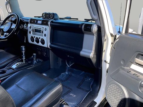 Used 2014 Toyota FJ Cruiser 4WD w/ Upgrade Package image 18