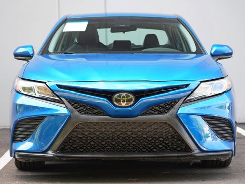 Used 2020 Toyota Camry SE FWD image 6