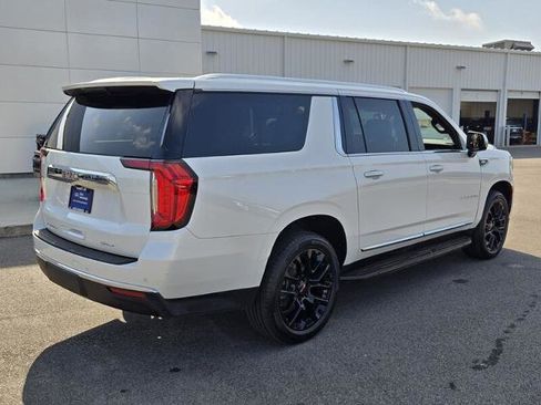 Used 2022 GMC Yukon XL SLT w/ SLT Luxury Package AWD/4WD image 5