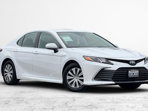 Used 2021 Toyota Camry LE FWD image 2