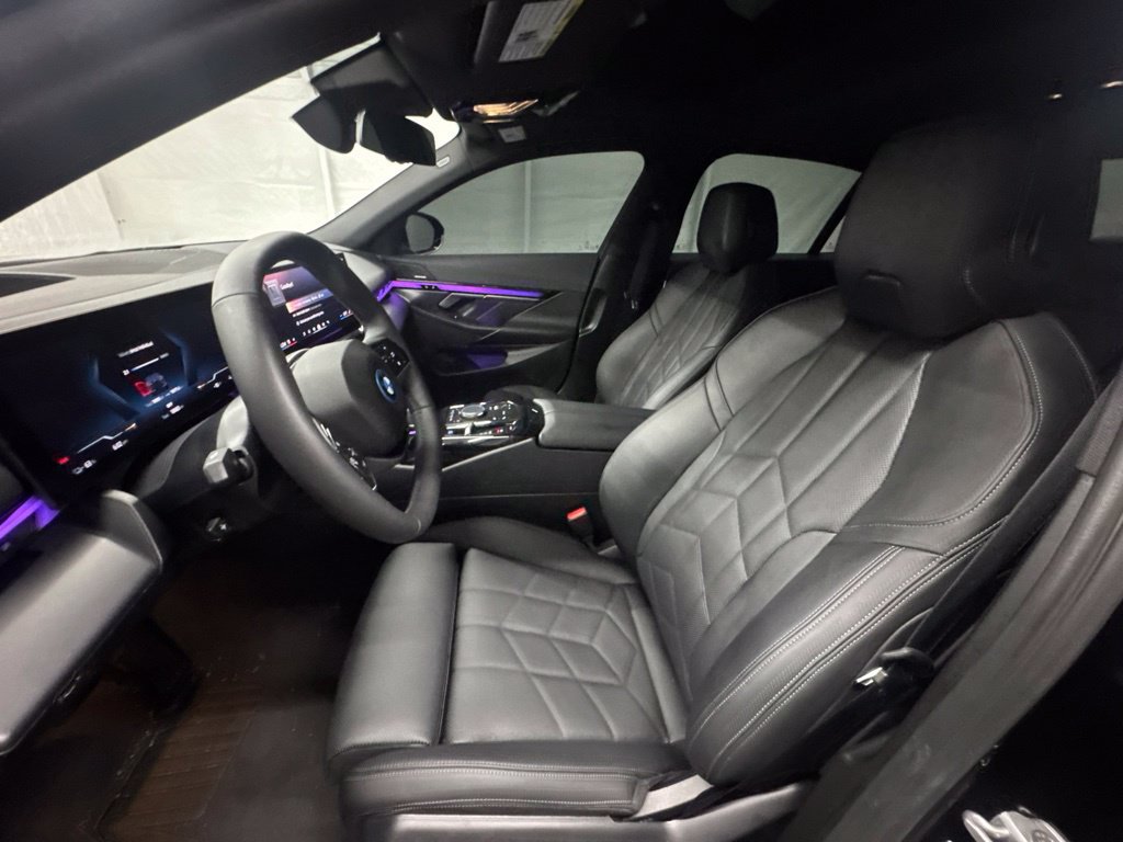 Used 2025 BMW i5 eDrive40i w/ Premium Package RWD image 16