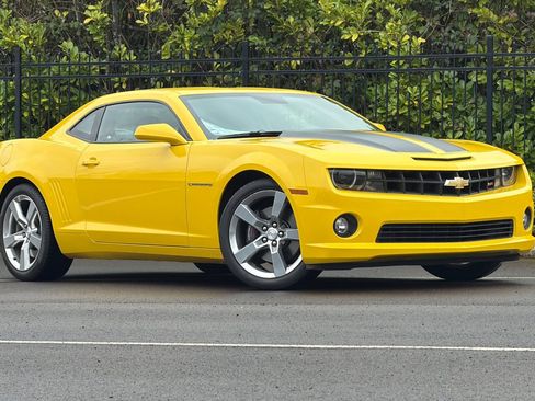 Used 2010 Chevrolet Camaro SS w/ RS Package image 2